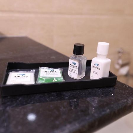Hotel Nirpra Regency Nowe Delhi Zewnętrze zdjęcie