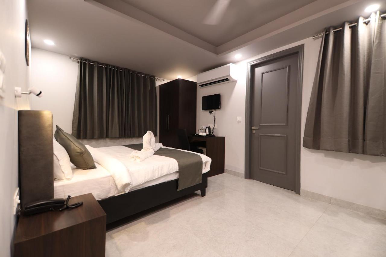 Hotel Nirpra Regency Nowe Delhi Zewnętrze zdjęcie